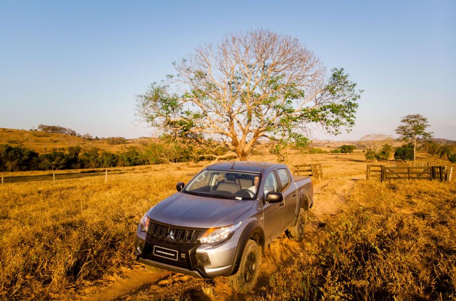  Mitsubishi L200 Triton Sport Outdoor 2019 года  (LA) (фото 2 из 28)